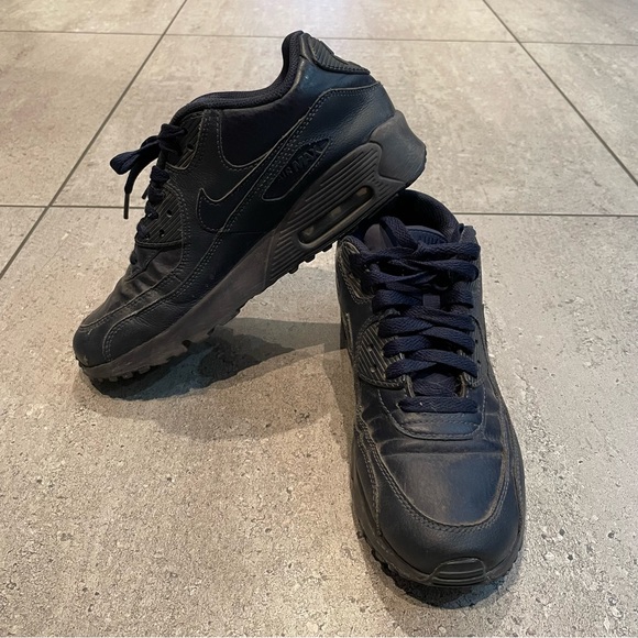 Nike AirMax Sneakers - Picture 4 of 5